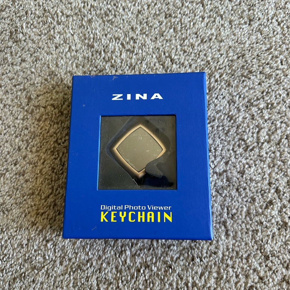 Zina Digital Photo Viewer Keychain